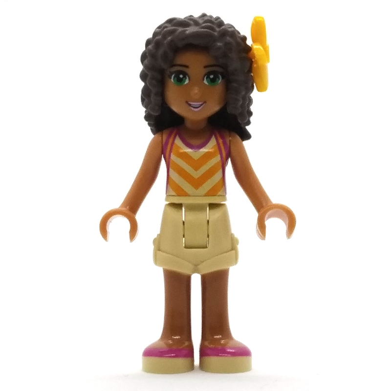 Andrea — haut jaune clair vif, short beige (Andrea - Bright Light Yellow Top, Tan Shorts)