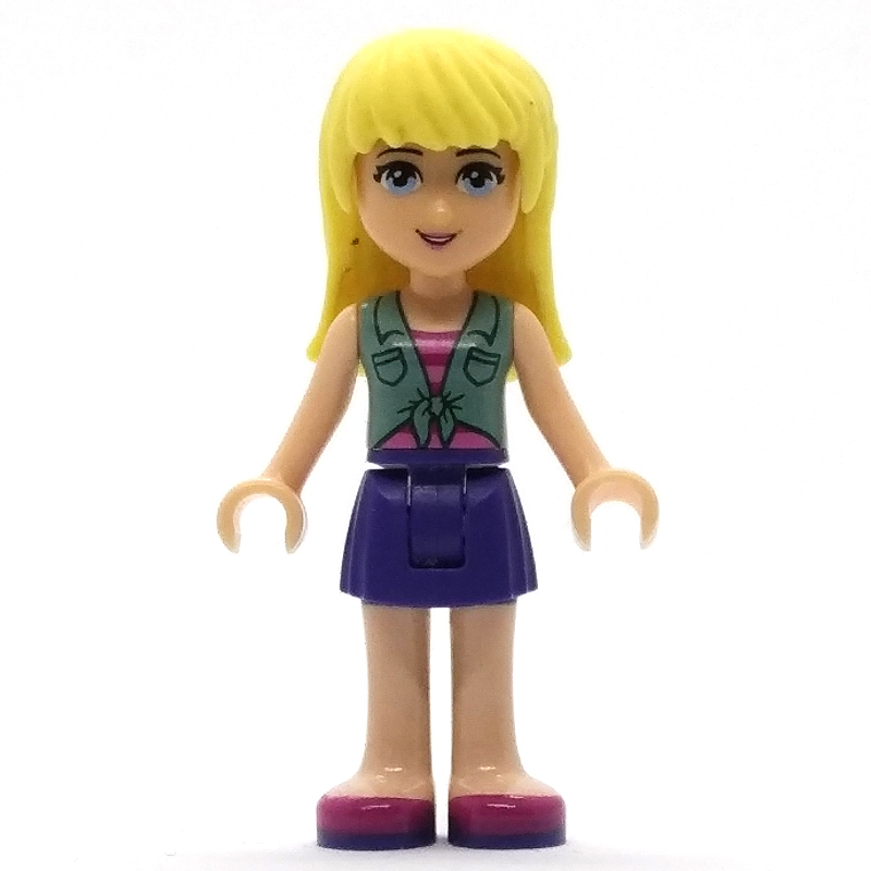 Stephanie — gilet vert sable, jupe pourpre foncé (Stephanie - Sand Green Vest, Dark Purple Skirt)