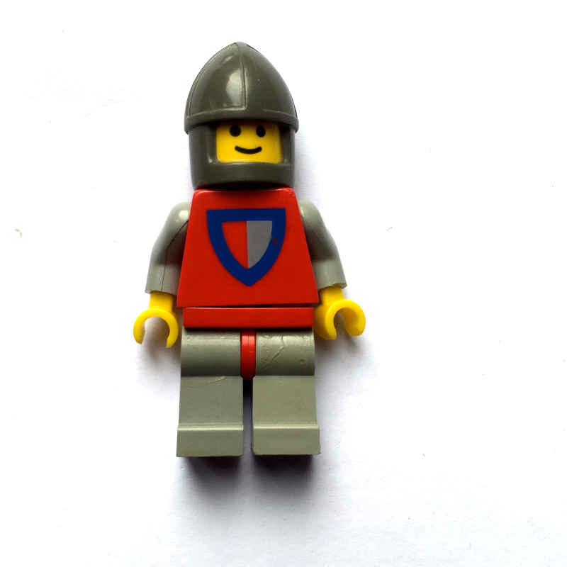 Chevalier (bouclier à moitié) - jambes gris clair, menton-garde (Knight (Halved Shield) - Light Gray Legs, Chin-Guard)