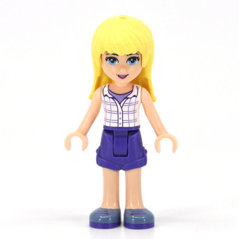 Stephanie — haut à carreaux blanc, jupe pourpre foncé (Stephanie - White Plaid Top, Dark Purple Skirt)
