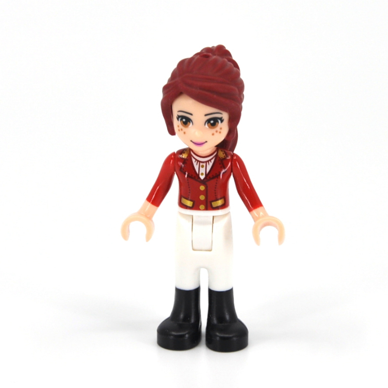 Mia — gilet rouge, pantalon blanc (Mia - Red Vest, White Trousers)