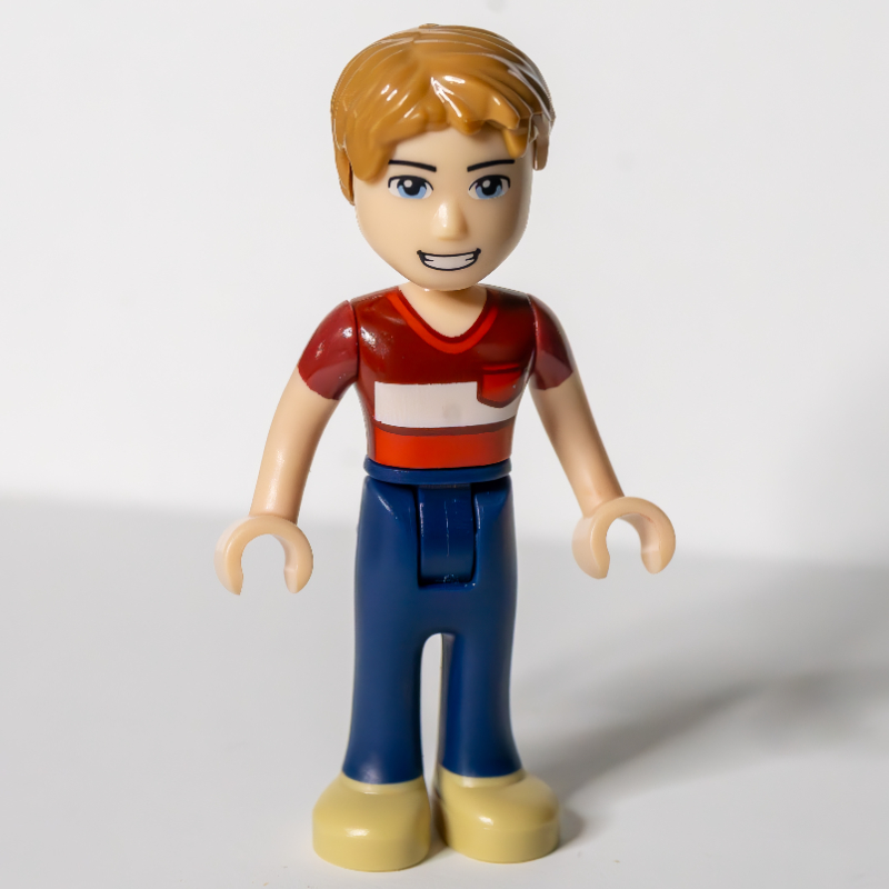 Henry — chemise rouge, pantalon bleu foncé (Henry - Red Shirt, Dark Blue Trousers)