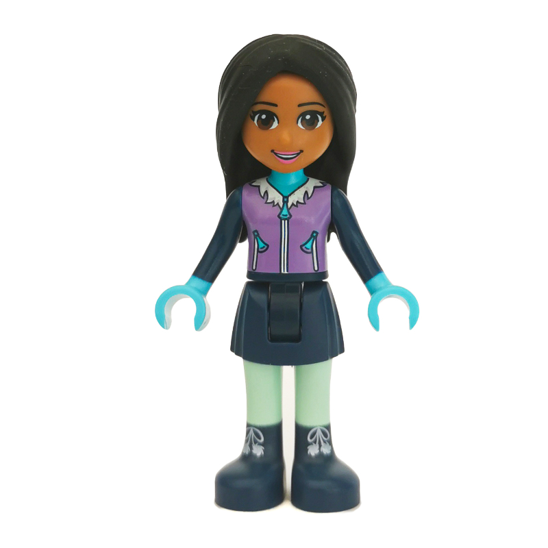 Amanda - veste de ski lavande moyenne, jupe bleu foncé (Amanda - Medium Lavender Ski Vest, Dark Blue Skirt)