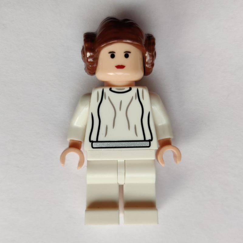 Princesse Leia, robe blanche, cheveux brun rougeâtre (Princess Leia, White Robe, Reddish Brown Hair)
