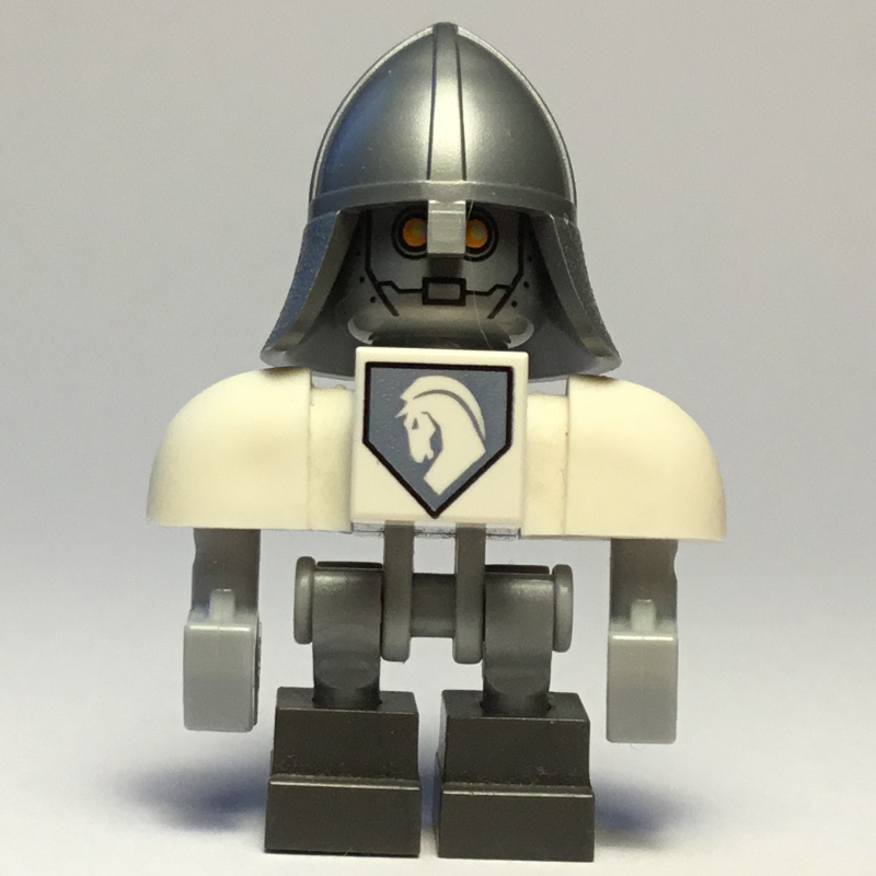 Lance bot avec casque argenté (Lance Bot with Silver Helmet)