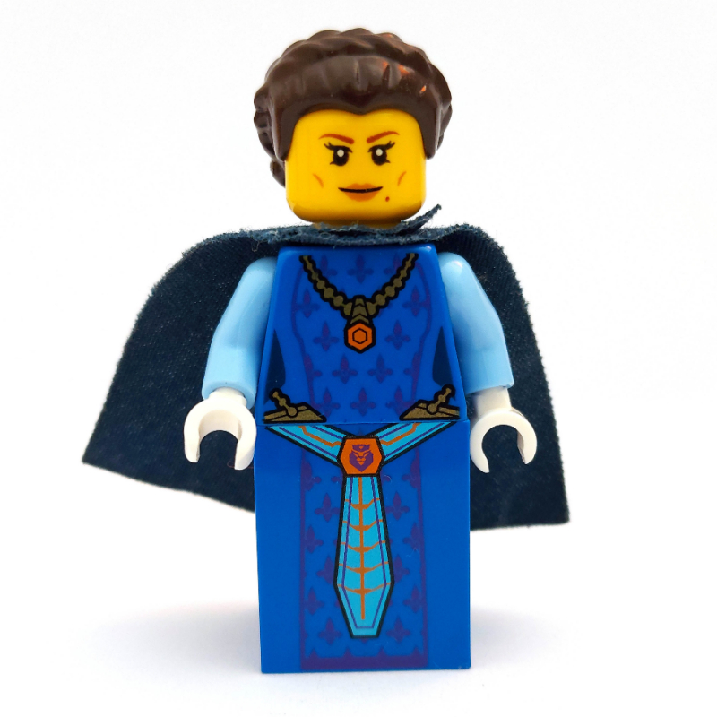Reine Halbert avec cape (Queen Halbert with Cape)