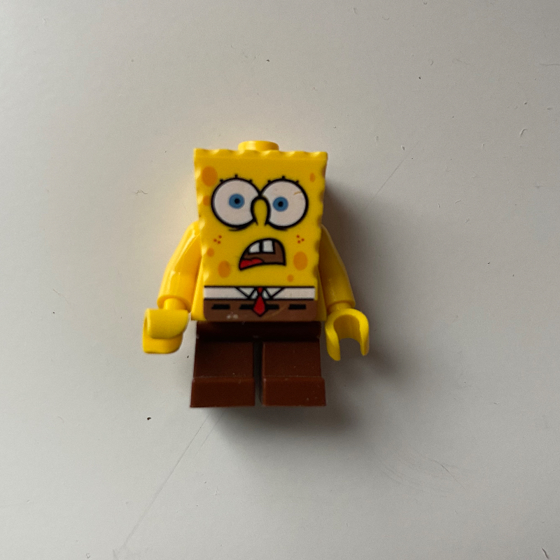 Spongebob pantalons carrés avec les yeux larges et la bouche ouverte, effrayé (SpongeBob Squarepants with Wide Eyes and Open Mouth, Scared)