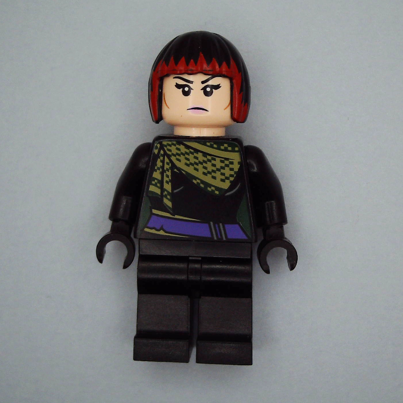 Karai aux cheveux rouges foncés et noirs (film 2014) (Karai with Dark Red and Black Hair (2014 Movie))
