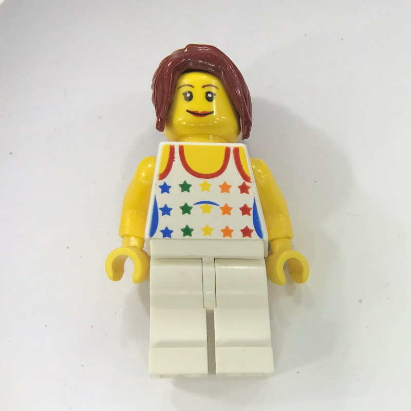 Femelle avec des étoiles arc-en-ciel sur le débardeur et les jambes blanches (Female with Rainbow Stars on Tank Top and White Legs)