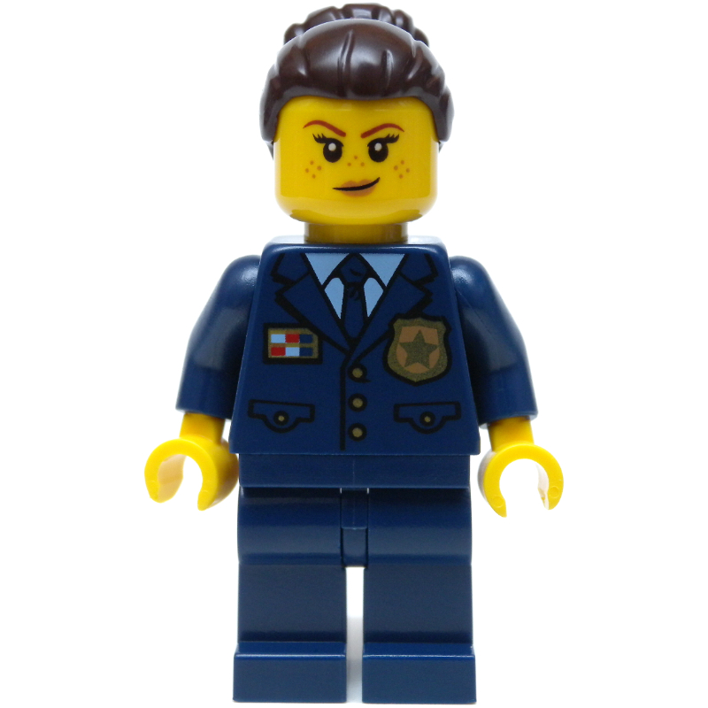 Policière, tenue bleu foncé et cravate, cheveux brun foncé de chignon (Policewoman, Dark Blue Suit and Tie, Dark Brown Bun Hair)