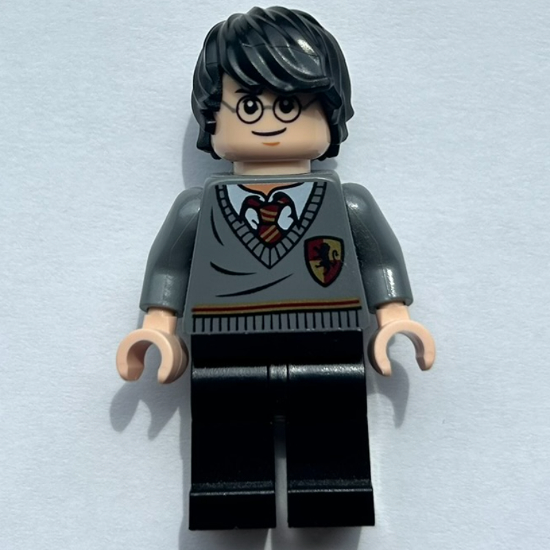 Harry Potter, chandail gryffondor avec crête (dimensions) (Harry Potter, Gryffindor Sweater with Crest (Dimensions))