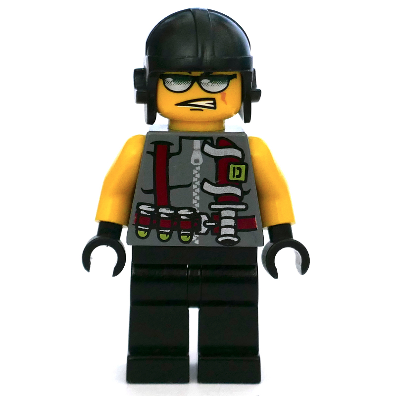 Vipère avec couteau sur gilet (Viper with Knife on Vest)