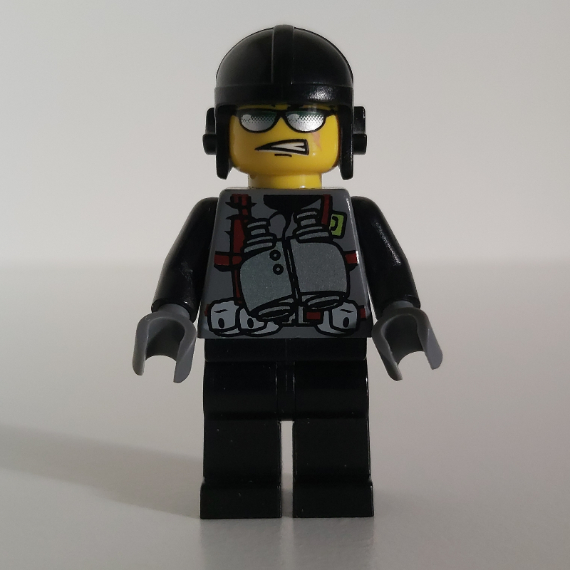 Viper avec des jumelles suspendues autour du cou (Viper with Binoculars Hanging Round Neck)