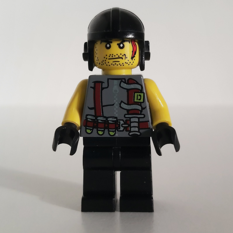Plongeur avec couteau sur gilet (Digger with Knife on Vest)