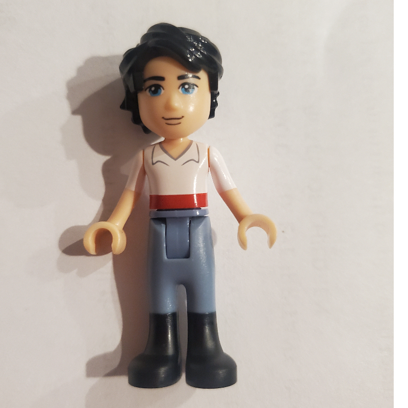 Prince eric - chemise blanche, ceinture rouge (Prince Eric - White Shirt, Red Belt)