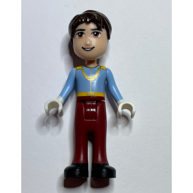 Prince charming - chemise bleu clair, pantalon rouge foncé (Prince Charming - Light Blue Shirt, Dark Red Trousers)
