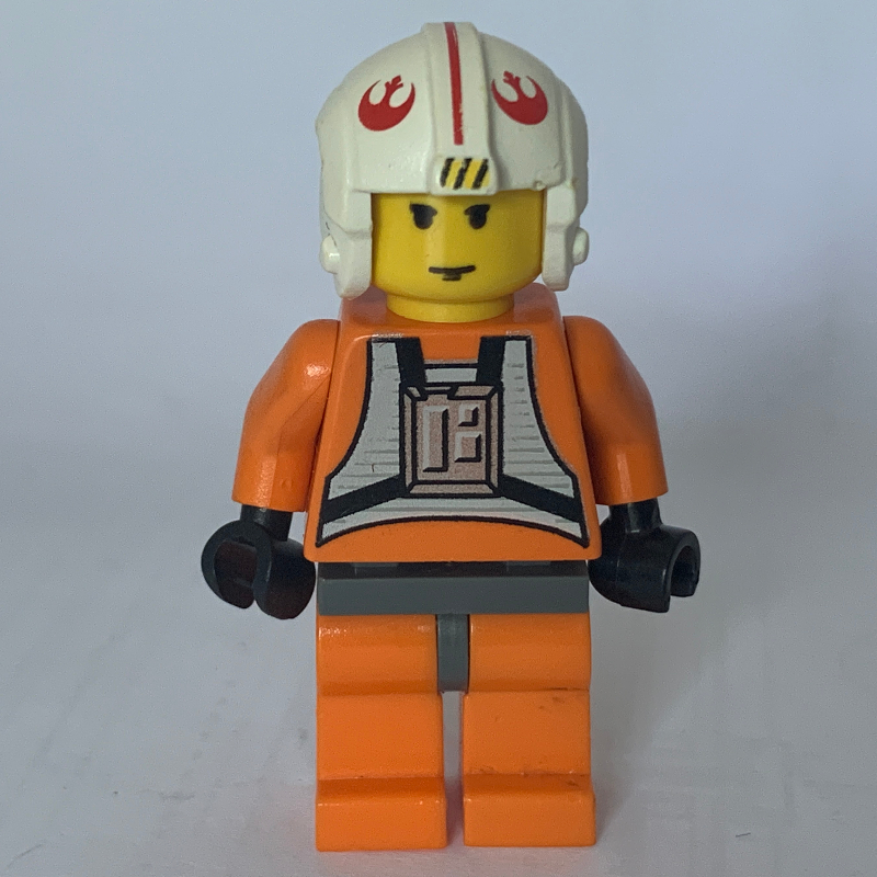 Luke Skywalker, tenue de pilote rebelle orange, peau jaune, hanches gris bleuté foncé (3626b tête) (Luke Skywalker, Orange Rebel Pilot Outfit, Yellow Skin, Dark Bluish Gray Hips (3626b Head))