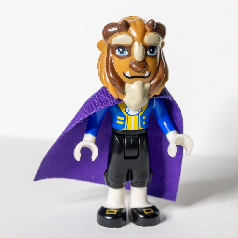 Bête, veste bleue, jambes noires, cape violet foncé (Beast, Blue Jacket, Black Legs, Dark Purple Cape)