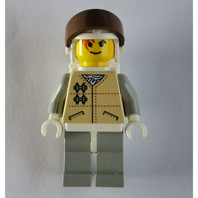 Soldat rebelle dans l'uniforme de hoth, chapeau blanc, peau jaune, sac à dos, visière brune (Rebel Trooper in Hoth Uniform, White Hat, Yellow Skin, Backpack, Brown Visor)