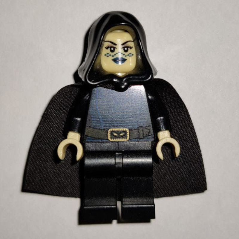 Barriss Offee, capuche noire et cape (Barriss Offee, Black Hood and Cape)