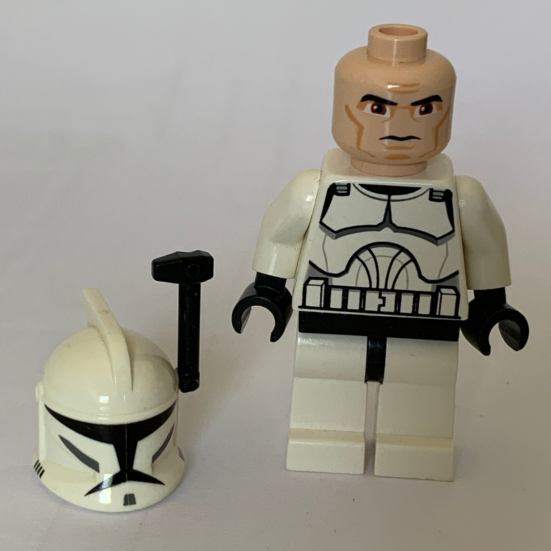 Soldat clone, armure de phase I, yeux bruns, télémètre noir (Clone Trooper, Phase I Armor, Brown Eyes, Black Rangefinder)