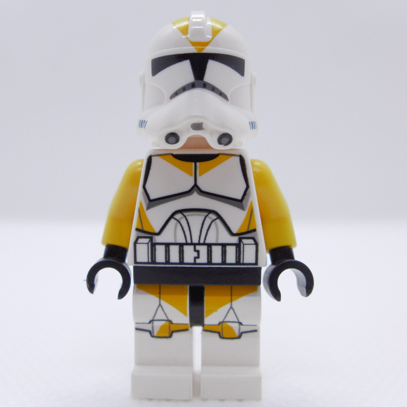 Soldat clone, 212e bataillon d'attaque, marquages orange clair (Clone Trooper, 212th Attack Battalion, Bright Light Orange Markings)