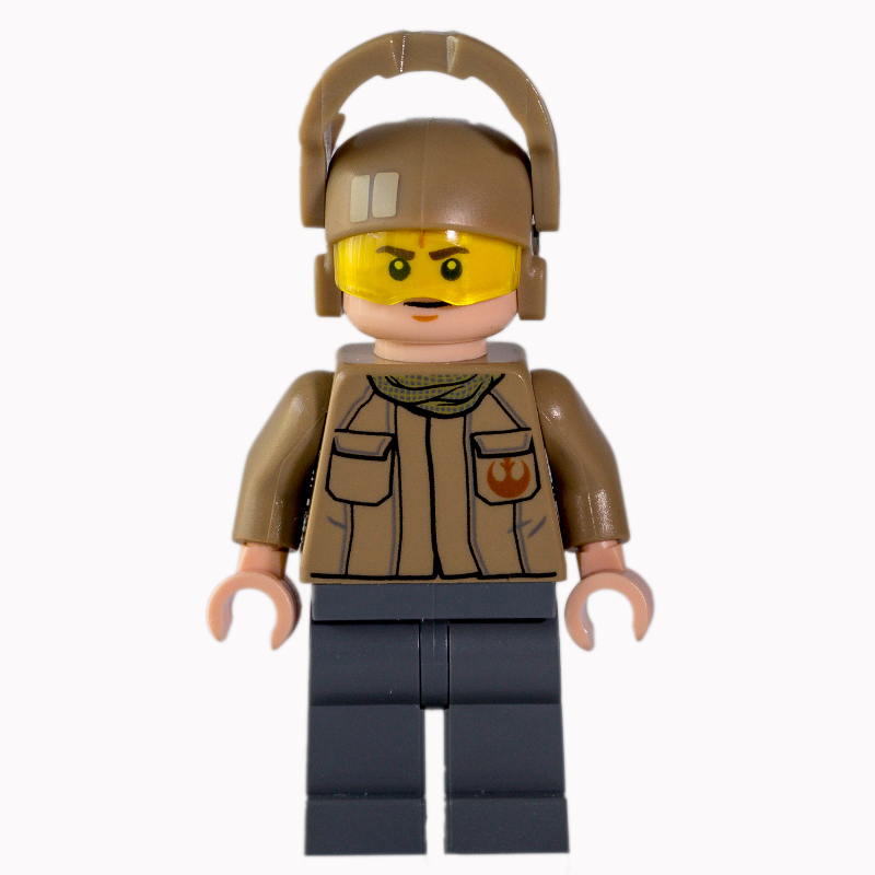Soldat de résistance, casque beige foncé, chemise beige foncé avec deux poches et insignes de résistance (Resistance Soldier, Dark Tan Helmet, Dark Tan Shirt with Two Pockets and Resistance Insignia)