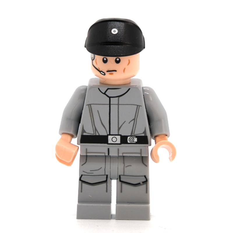 Membre d’équipage impérial, uniforme gris bleuté clair, casquette noire, bouche fermée (Imperial Crew, Light Bluish Gray Uniform, Black Cap, Closed Mouth)