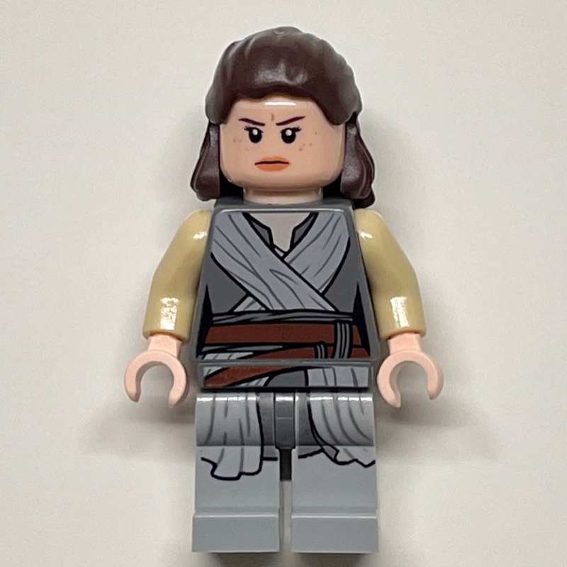 Rey, robe gris bleuté clair (Rey, Light Bluish Gray Robe)