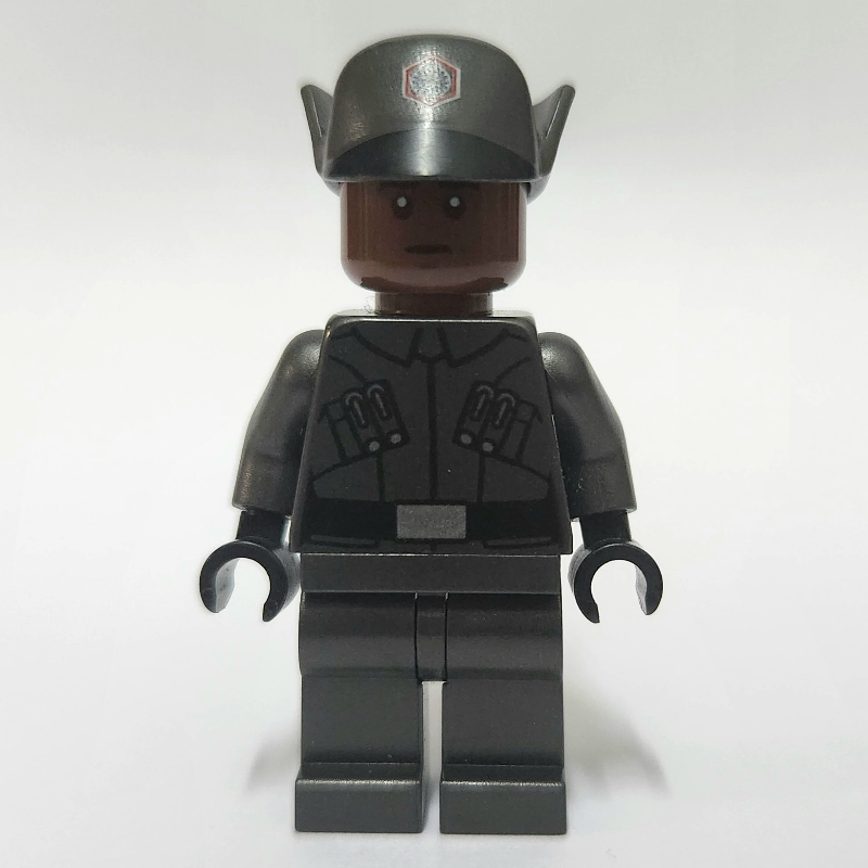 Finn, déguisement d'officier de premier ordre (Finn, First Order Officer Uniform Disguise)