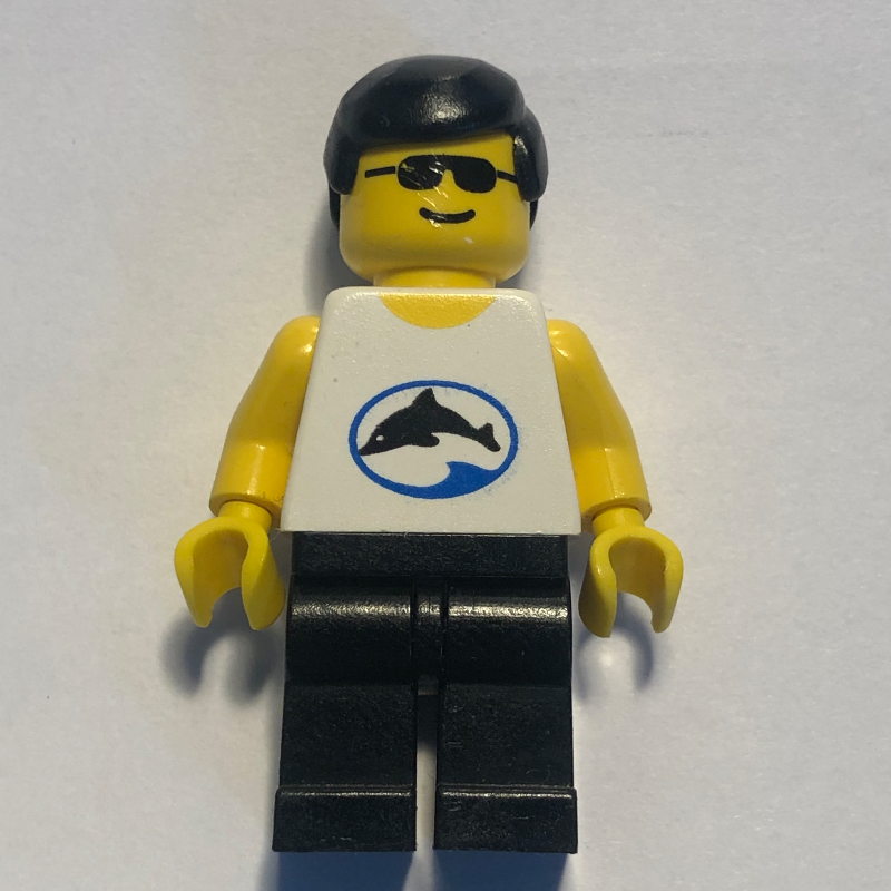 Homme - torse blanc avec dauphin, jambes noires, lunettes de soleil (Man - White Torso with Dolphin, Black Legs, Sunglasses)