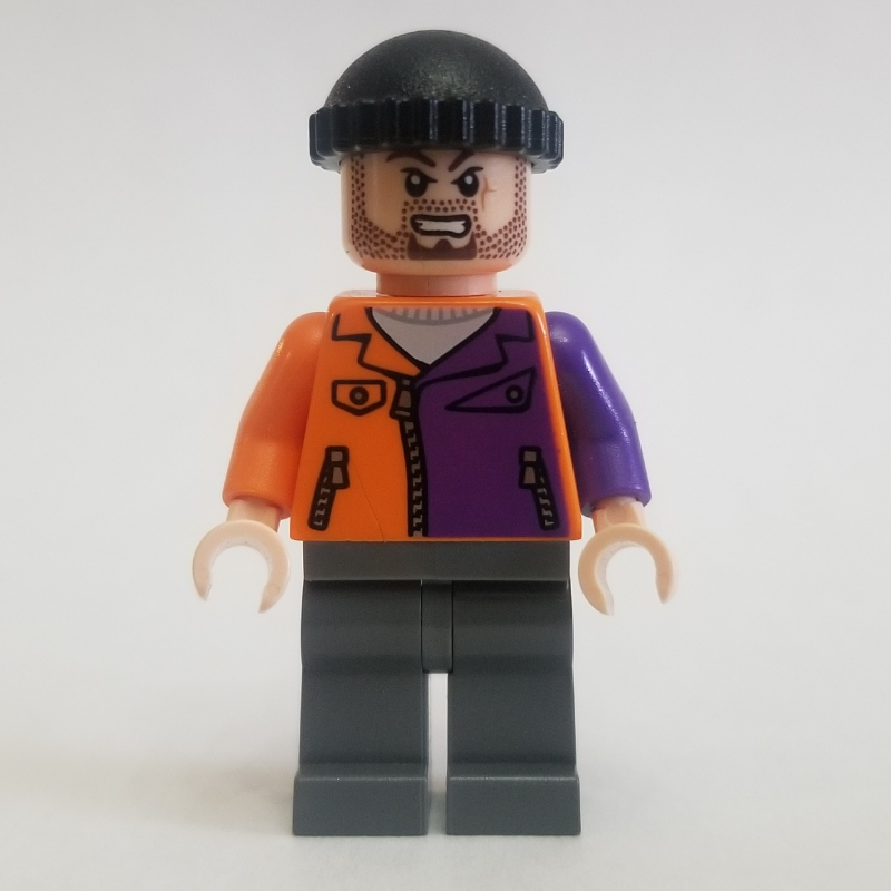 Homme de main à Double-Face en tenue orange et violette avec barbe (Two-Face's Henchman in Orange and Purple Outfit with Beard)