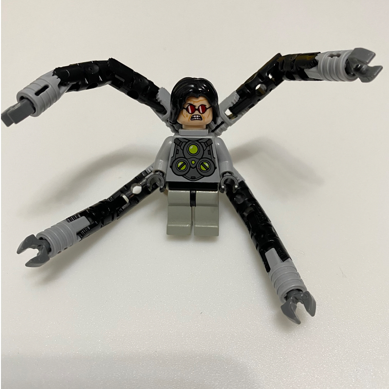 Dr. pieuvre / Doc Ock avec lunettes de soleil rouges et costume gris bleuté clair (Dr. Octopus / Doc Ock with Red Sunglasses and Light Bluish Gray Suit)