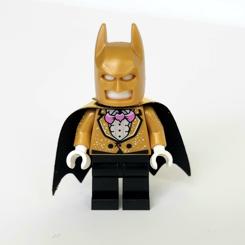 Batman, smoking doré, cape et cagoule dorées (Batman, Gold Tuxedo, Gold Cape and Cowl)