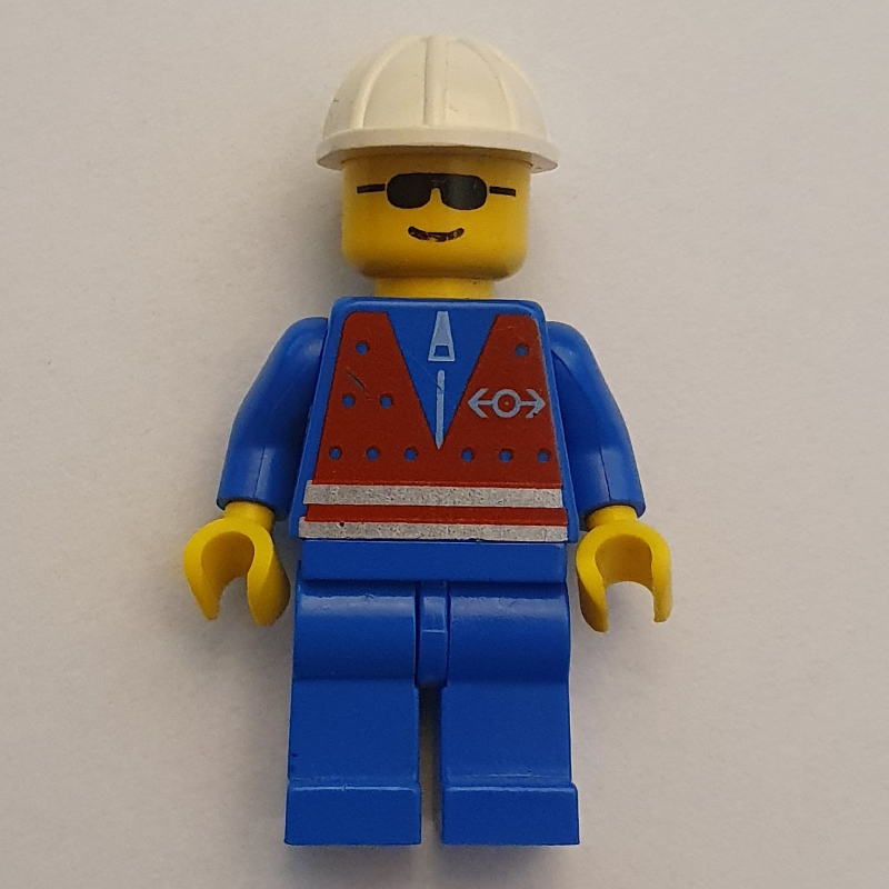 Travailleur du train - gilet rouge, jambes bleues, casque blanc, lunettes de soleil (Train Worker - Red Vest, Blue Legs, White Helmet, Sunglasses)