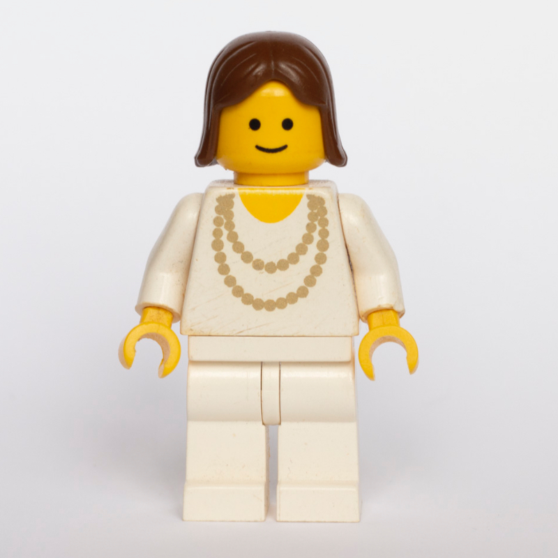 Femme - torse blanc, collier jaune, jambes blanches (Woman - White Torso, Yellow Necklace, White  Legs)