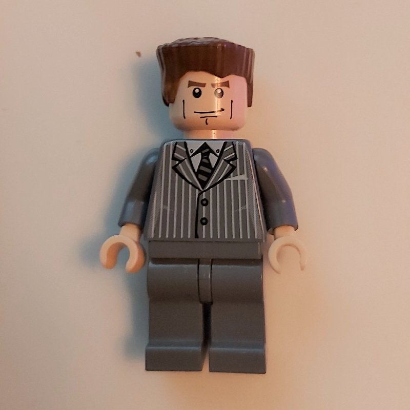 Harry Osborn en costume rayé (Harry Osborn in Pinstriped Suit)