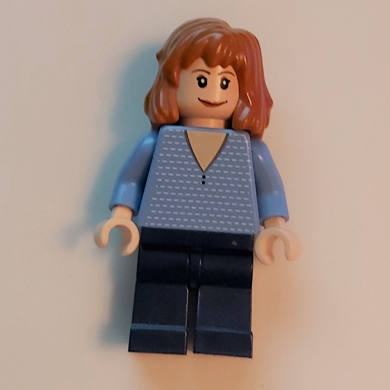 Mary Jane en pull bleu moyen (Mary Jane in Medium Blue Sweater)