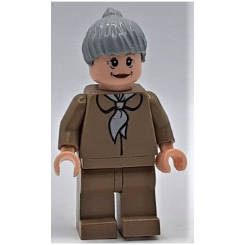 Tante mai en tenue de beige foncé (Aunt May in Dark Tan Outfit)