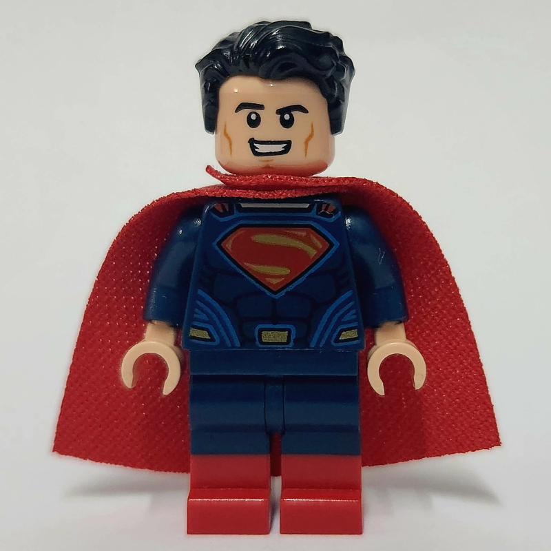 Superman en costume bleu foncé avec deux jambes moulées avec des bottes rouges (Superman in Dark Blue Suit with Dual Molded Legs with Red Boots)