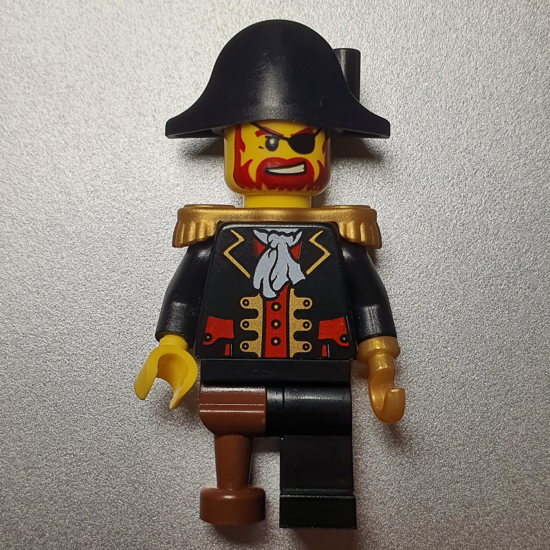 Pirate - capitaine, crochet d'or nacré, bicorne (Pirate - Captain, Pearl Gold Hook, Bicorne)