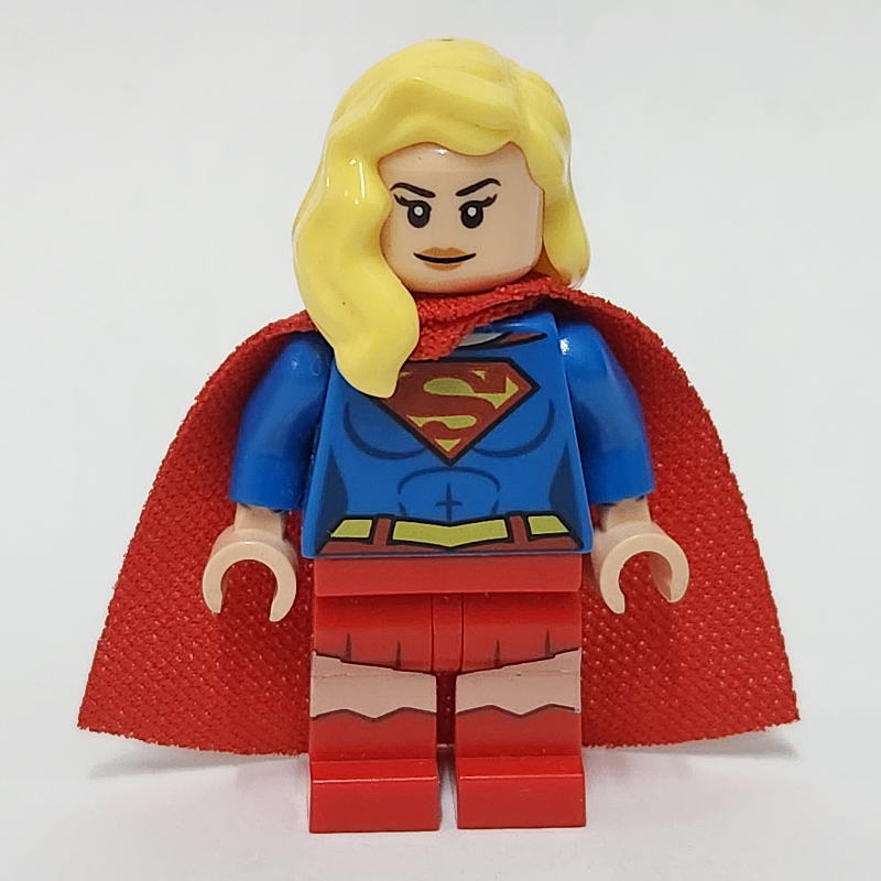 Supergirl avec des cheveux jaune clair vif sur l'épaule (Supergirl with Bright Light Yellow Hair over Shoulder)