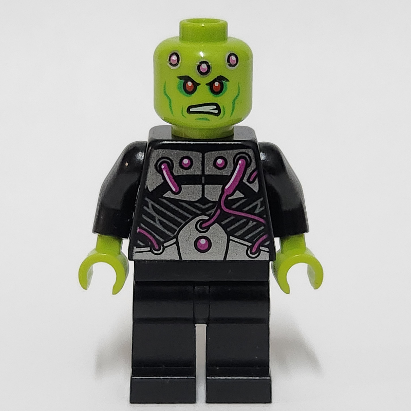 Brainiac en tenue noire avec des fils magenta (Brainiac in Black Outfit with Magenta Wires)