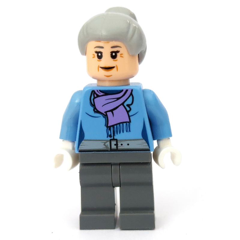 Tante mai avec écharpe lavande moyen (Aunt May with Medium Lavender Scarf)