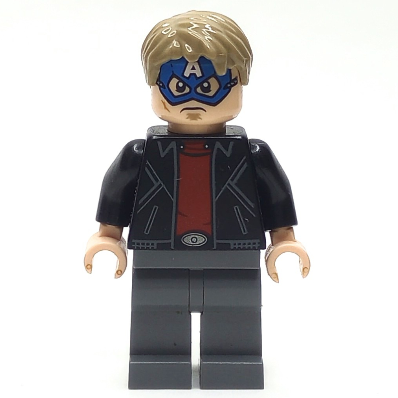 Brigand avec masque de Captain America (Robber with Captain America Mask)