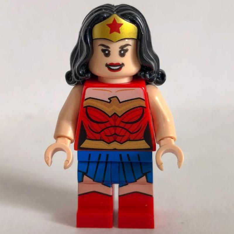 Merveille femme avec diadème et cheveux, et ceinture d'or avec jupe bleue (Wonder Woman with Tiara and Hair, and Gold Belt with Blue Skirt)