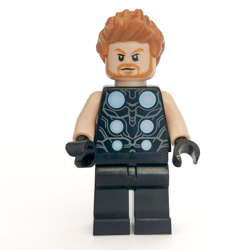 Thor avec 6 cercles d'argent sur la poitrine et les cheveux nougat moyen (Thor with 6 Silver Circles on Chest and Medium Nougat Hair)