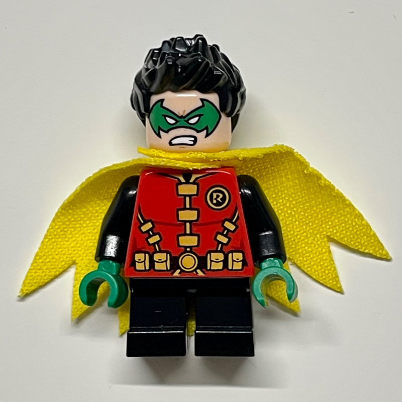 Rouge-gorge avec masque oculaire vert et les mains, les jambes courtes, et cape jaune (Robin with Green Eyemask and Hands, Short Legs, and Yellow Cape)