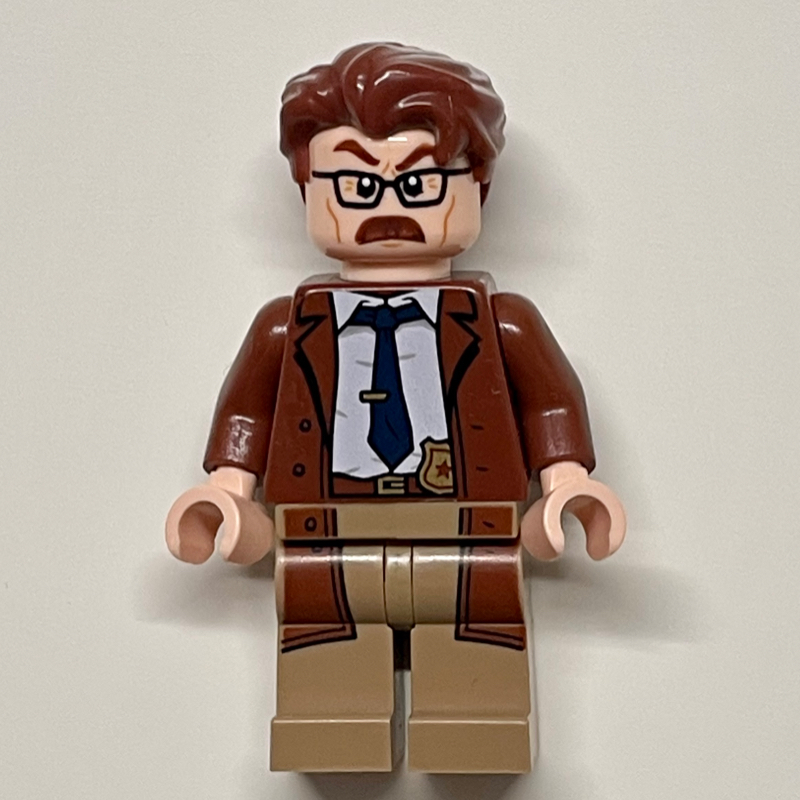 Commissaire James Gordon avec cheveux brun rougeâtre et long manteau (Commissioner James Gordon with Reddish Brown Hair and Long Coat)