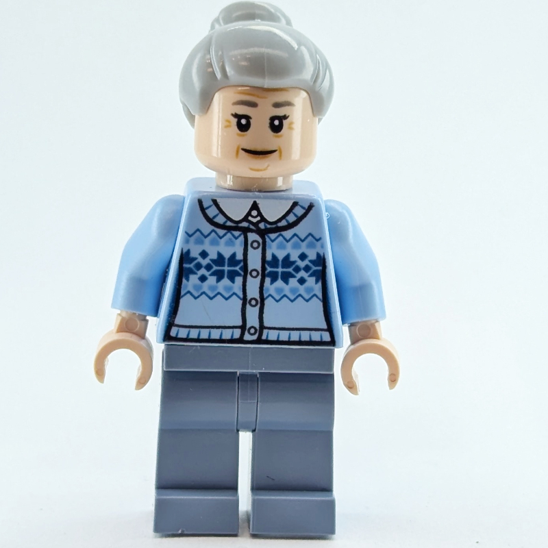 Tante may en pull bleu clair (Aunt May in Bright Light Blue Sweater)